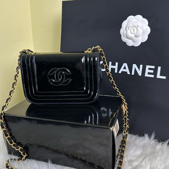 💯Authentic Chanel Black Patent Leather Chain Mini Bag🍀 - Picture 11 of 17